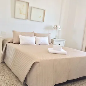 Hola 14/3 Apartment